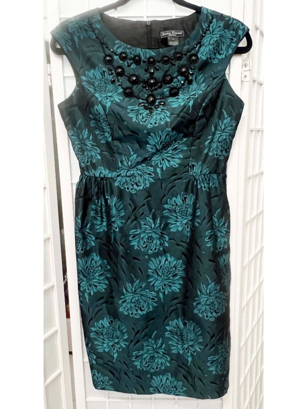 Jessica Howard Women's 4P Green Floral Sheath Dress Sleeveless Jacquard Beaded